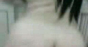 cách làm sex toy cho nam Brunette pissing từ niềm vui khi quay lén gái xinh tắm gà trong ass.